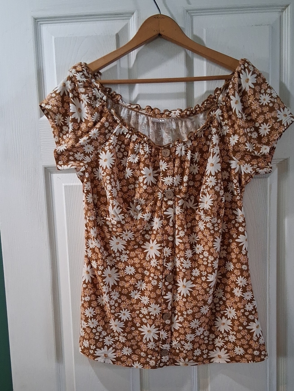 No Boundaries Brown and White Floral Peasant Blouse